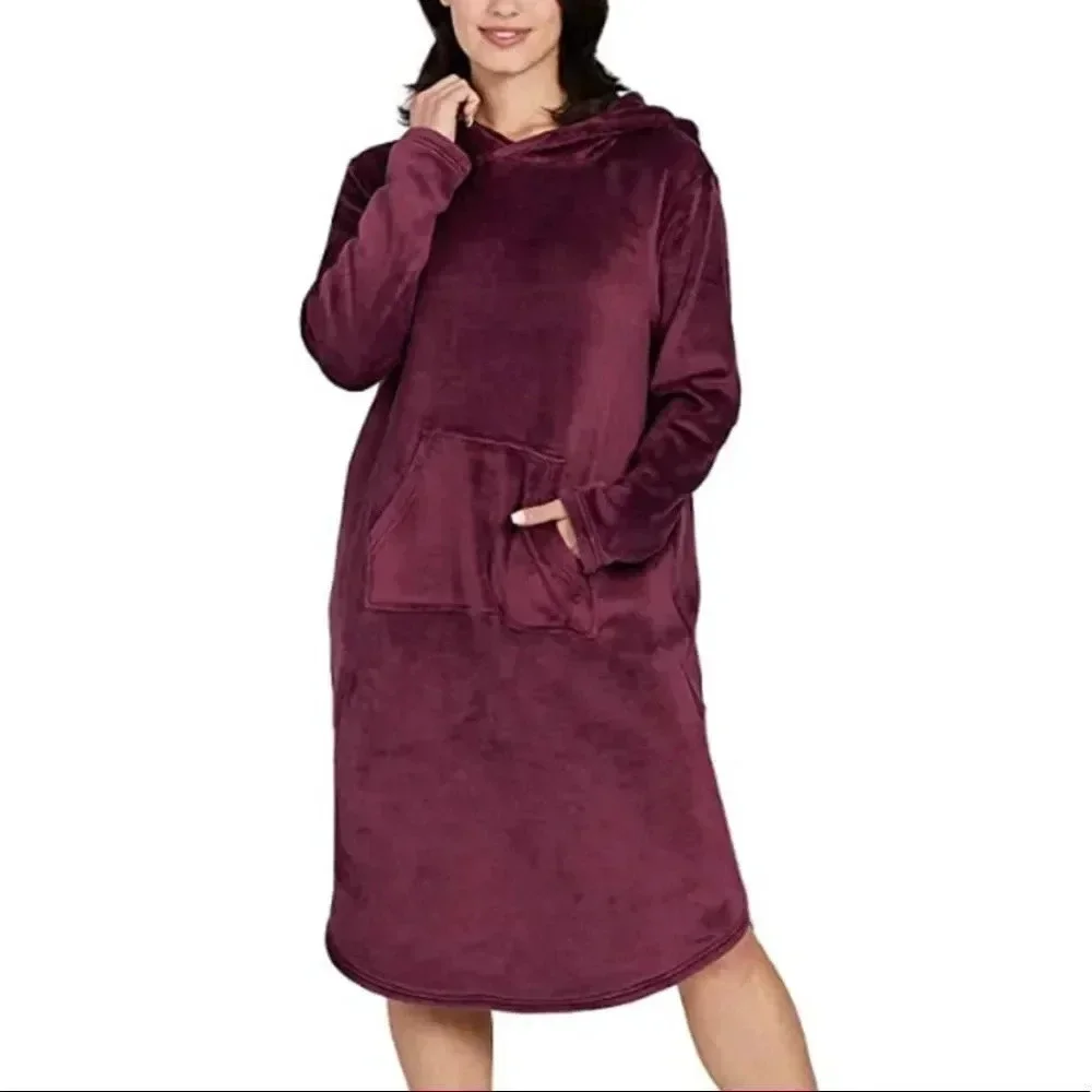 Snuggie Woman’s 32 degree plush sleep lounger